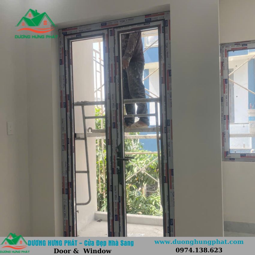 cửa đi nhôm Xingfa mở quay 2 cánh tại Bình Thạnh TP.HCM